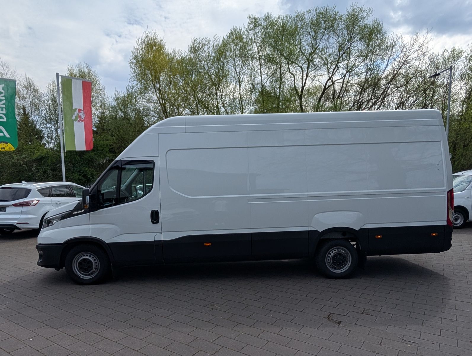 Fahrzeugabbildung Iveco 35S18V 4100L Daily 3.0L HI-Matic Holzboden Kamer