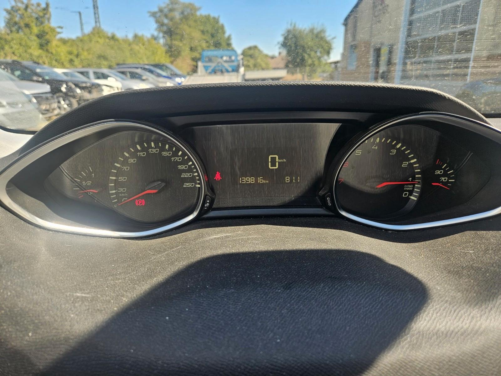 Peugeot 308 2015 — photo 12