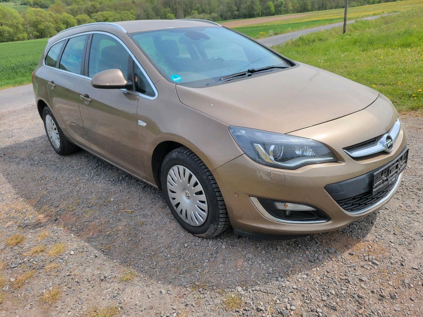 Opel Astra 2014 — interior