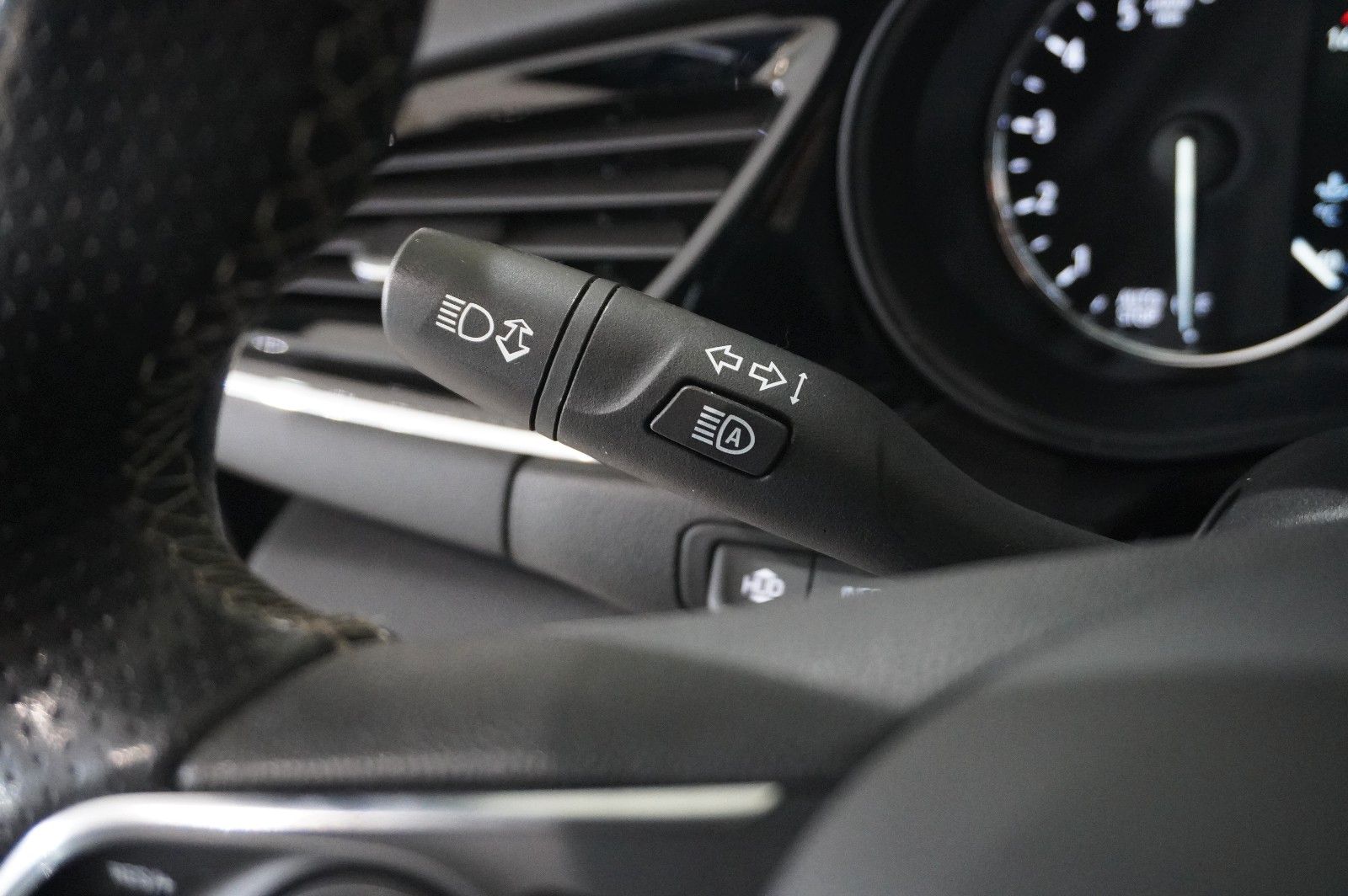 Fahrzeugabbildung Opel Insignia B ST 2.0D ULTIMATE NAVI/OPC/KAMERA/HUD