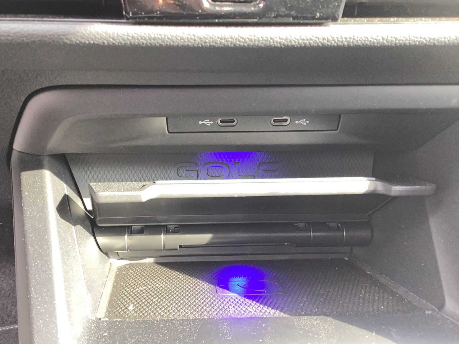 Fahrzeugabbildung Volkswagen Golf VIII R DSG 4M Black-Stye Matrix Akrapovic H