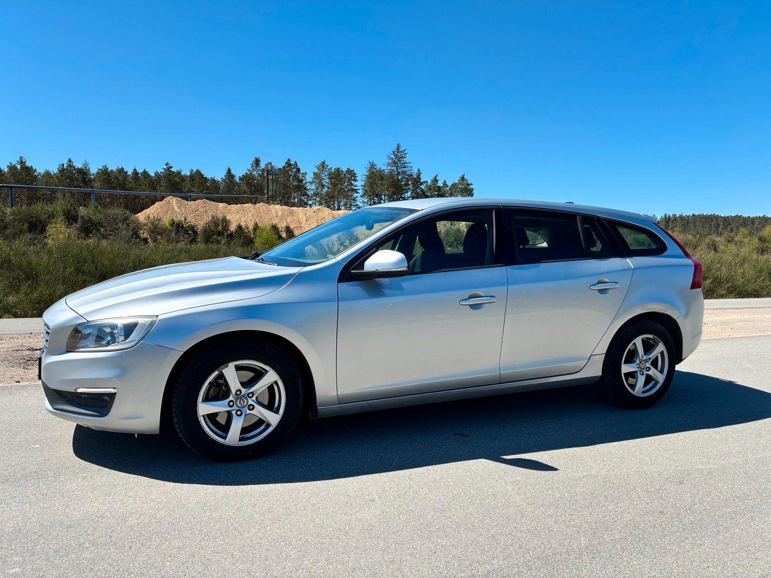 Volvo V60 2015 — photo 7