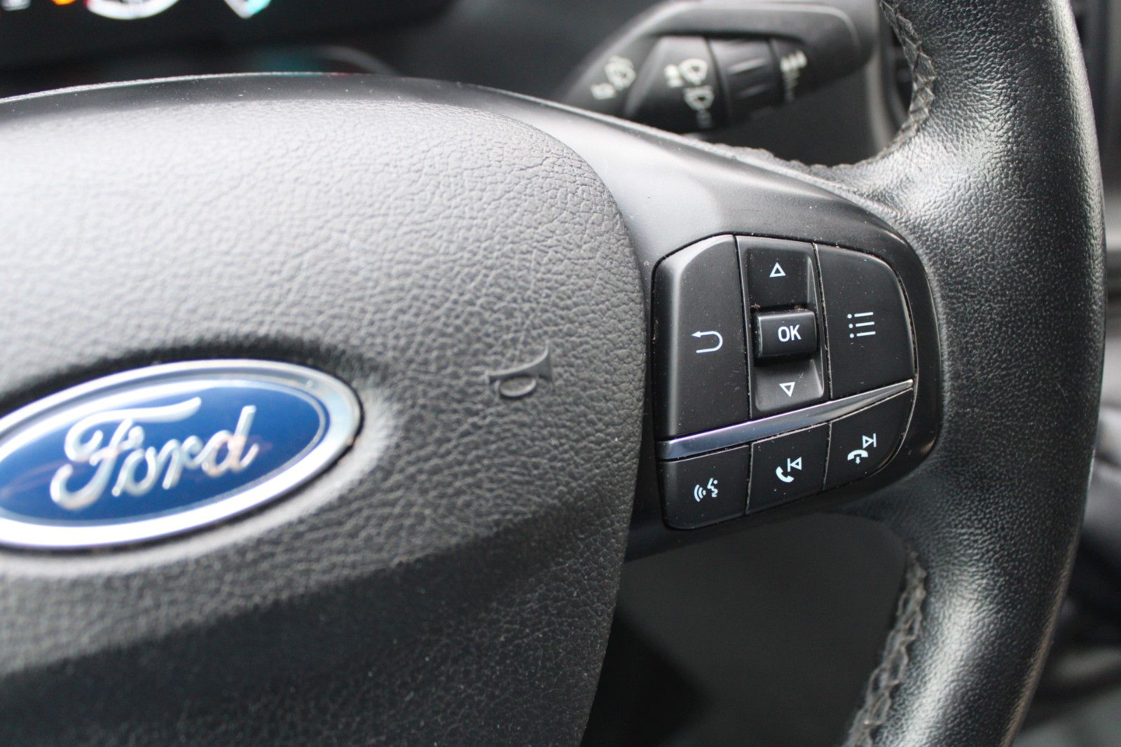 Fahrzeugabbildung Ford Transit 350 L3 H2 Kasten hoch lang KLIMA RFK AHK