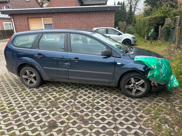 Ford Focus 1.6 Unfallschaden