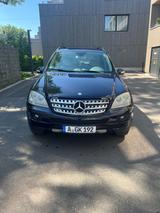 Mercedes-Benz ML 320 CDI 4MATIC - - blaue Mercedes-Benz ML 320