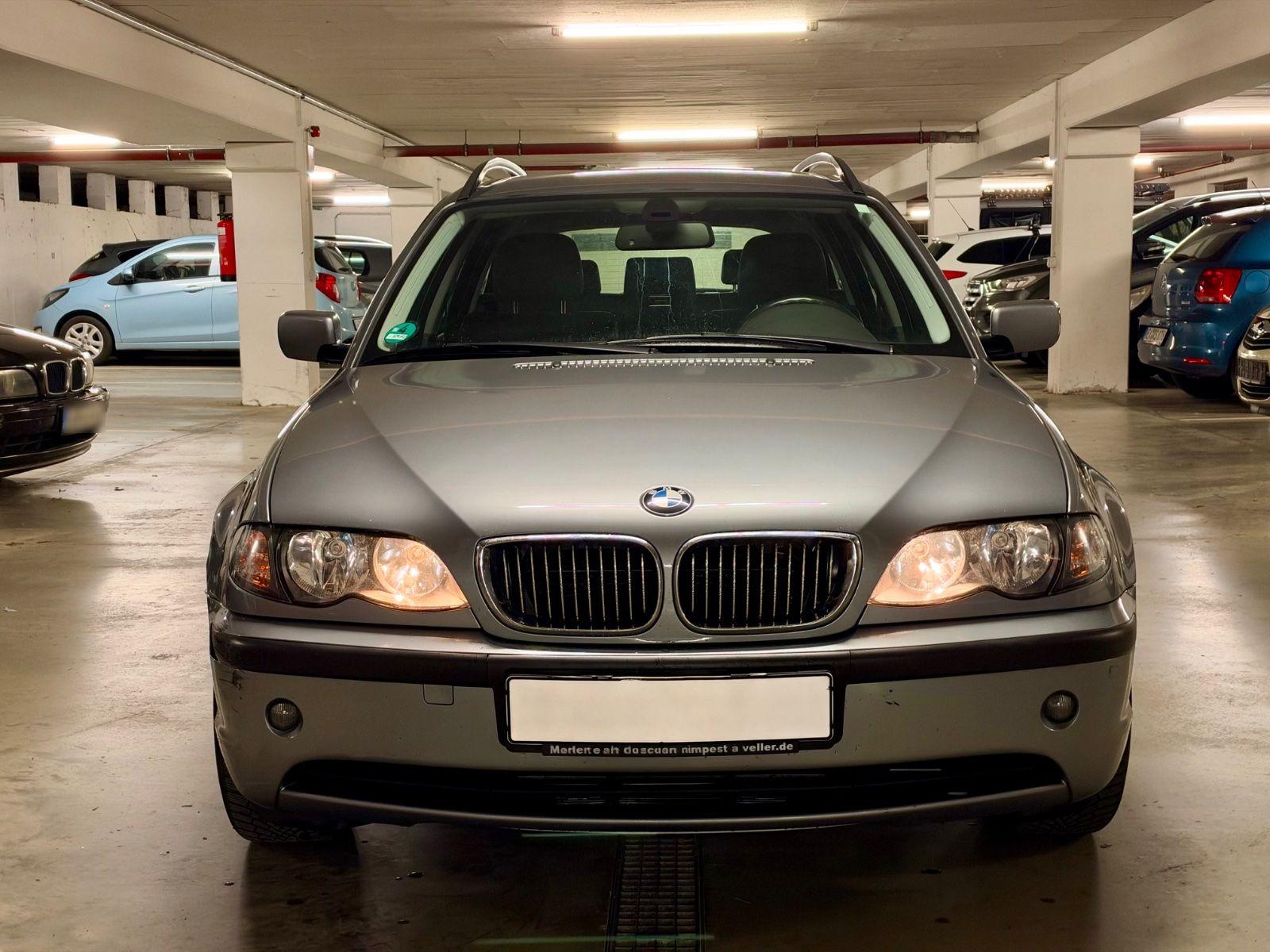 BMW 320 2005 — rear view