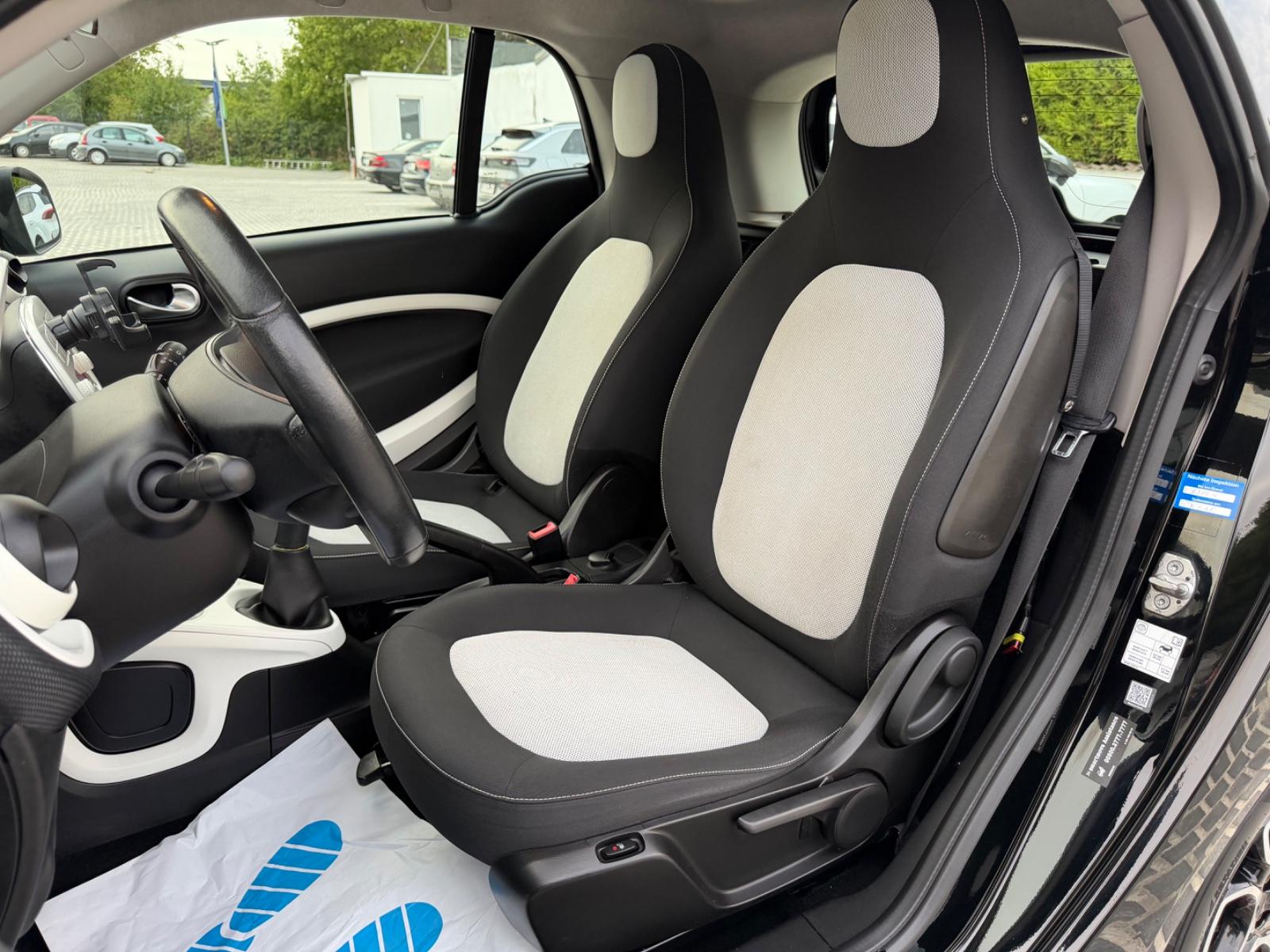 Smart ForTwo fortwo coupe Basis 52 kW*LED*SHZ*KLIMA