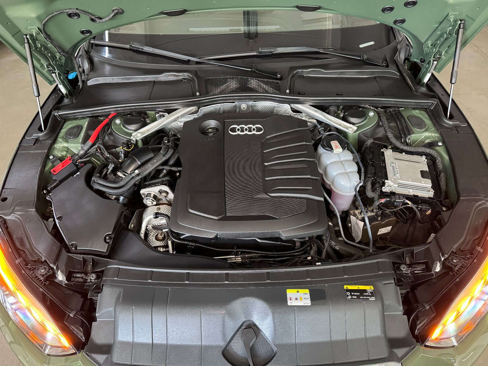 Fahrzeugabbildung Audi A5 SP S-TRONIC SONDERLACKIERUNG S-LINE MEGA VOLL