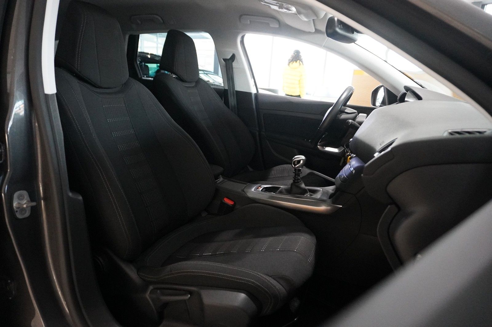 Fahrzeugabbildung Peugeot 308 SW 1.2T ALLURE NAVI/LED/KAMERA/SHZ/SPORT/AHK