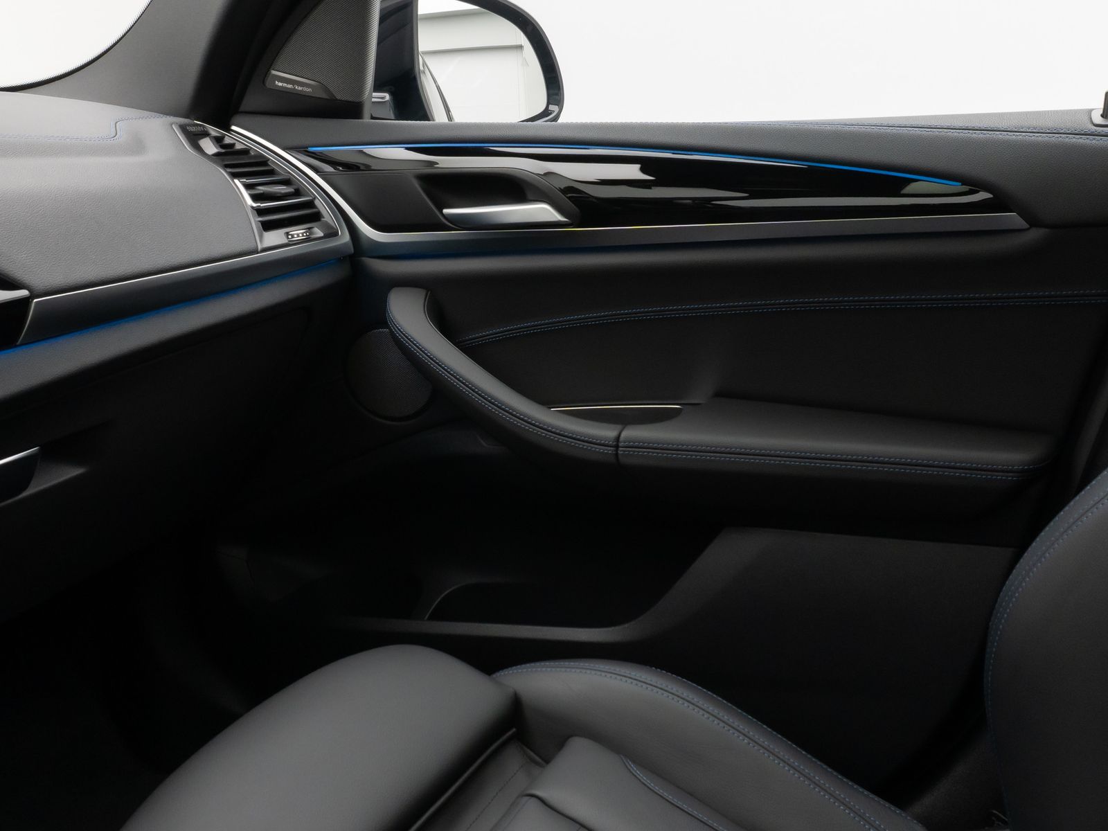 Fahrzeugabbildung BMW iX3 Impressive M Sport 360°HUD DAB H/K AHK Komfo