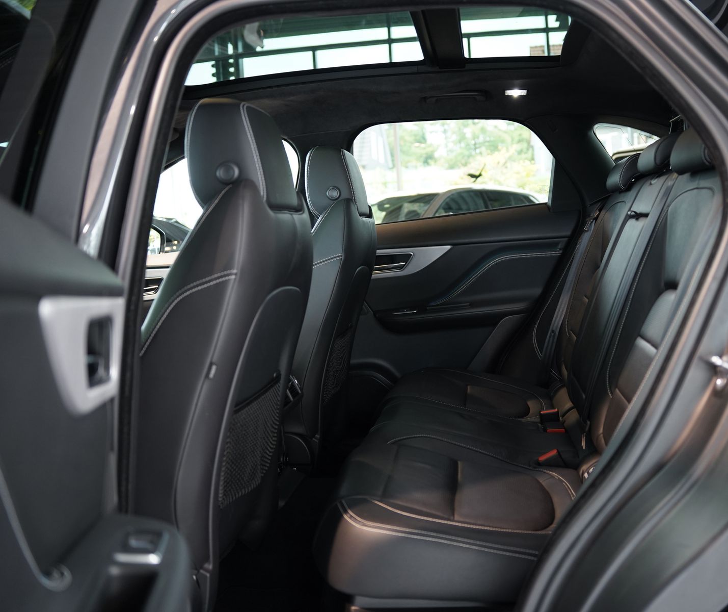 Jaguar F Pace
