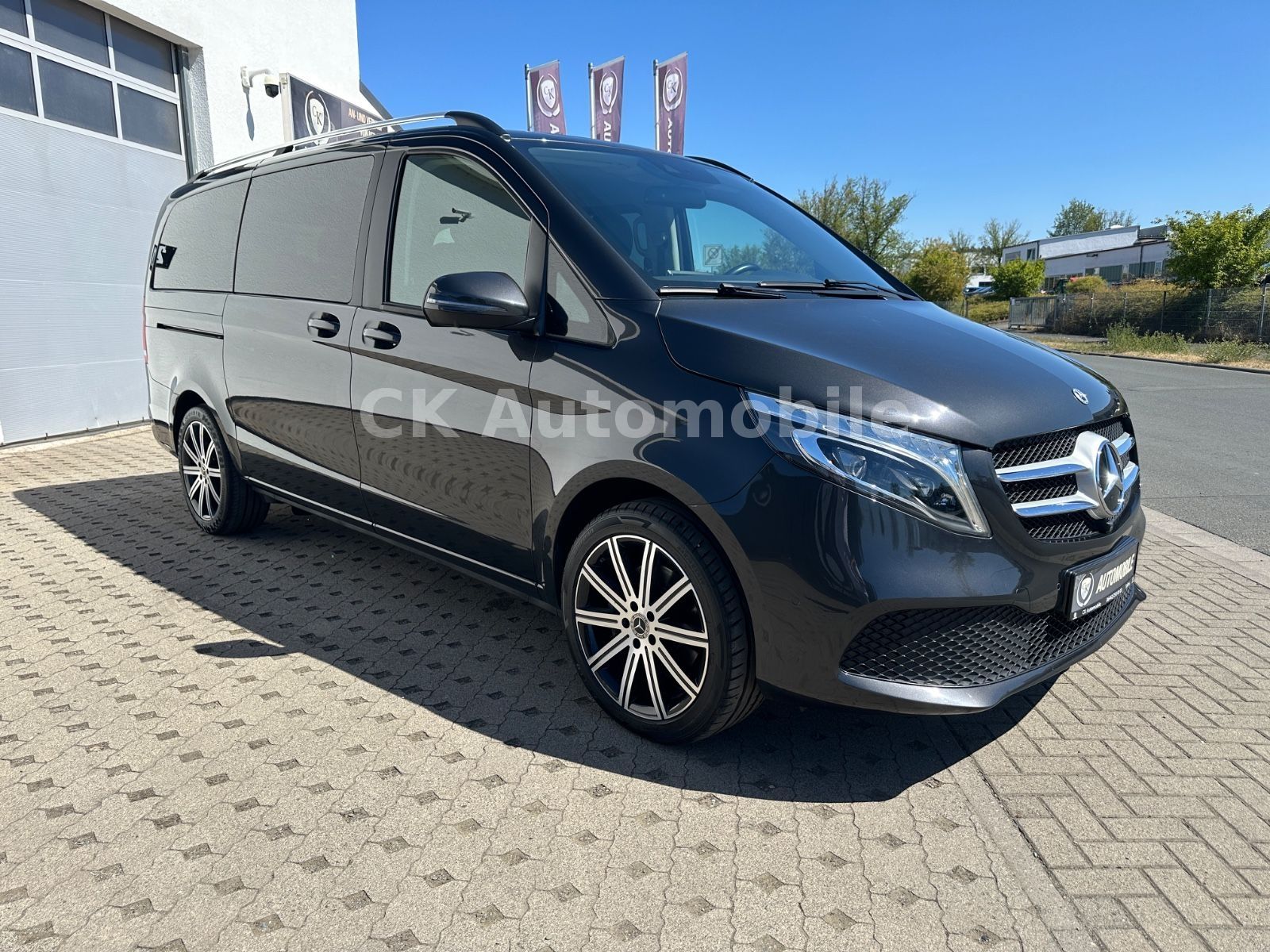 Fahrzeugabbildung Mercedes-Benz V250d AVANTGARDE EDITION 4MATIC lang/7 Sitze
