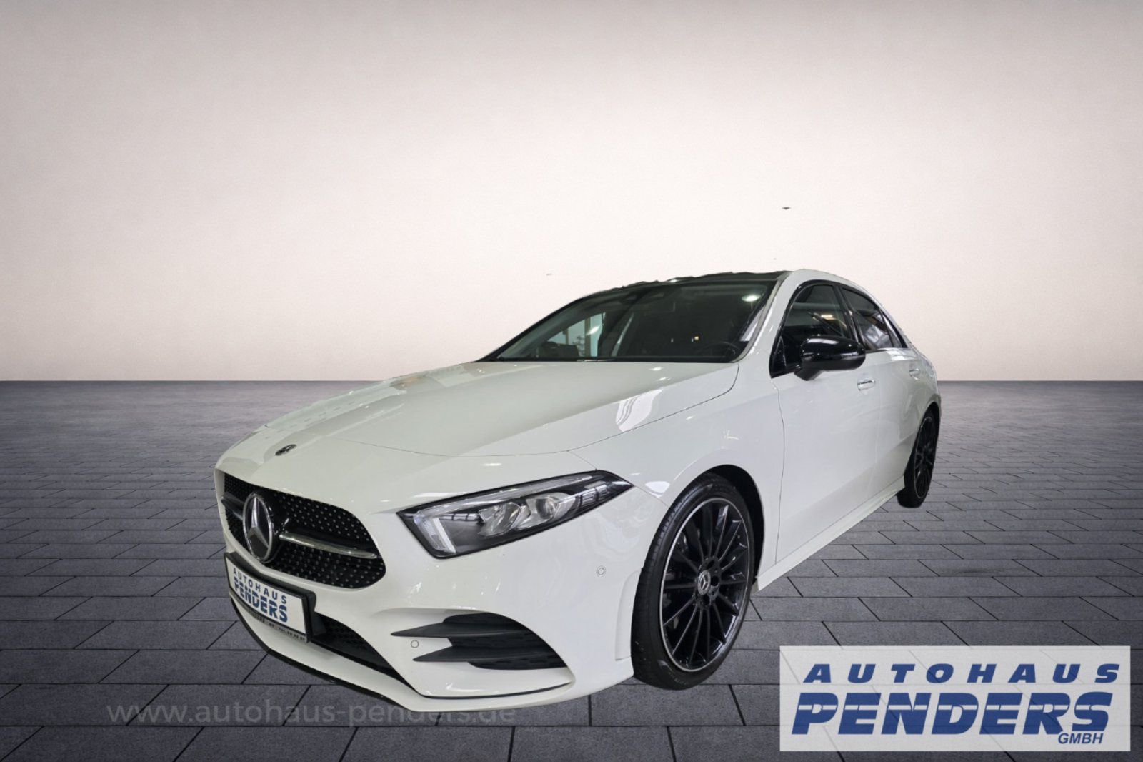 MERCEDES-BENZ A 220 Lim. AMG 4Matic Pano AHK MBUX