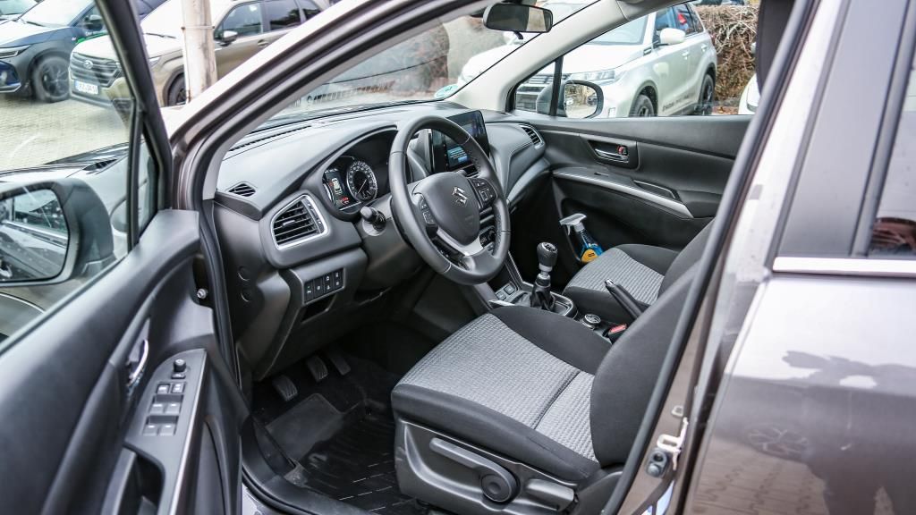 Autohaus Zimpel & Franke - Suzuki S-CROSS 1.4 COMFORT ALLGRIP +LED+ALLRAD+SHZ - Bild 6 Autohaus Zimpel & Franke - Suzuki S-CROSS 1.4 COMFORT ALLGRIP +LED+ALLRAD+SHZ - Bild 6