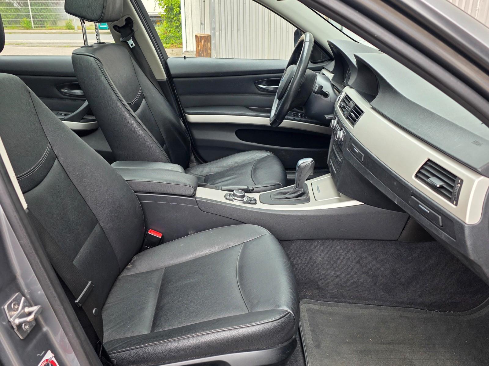 BMW 318 2010 — photo 17
