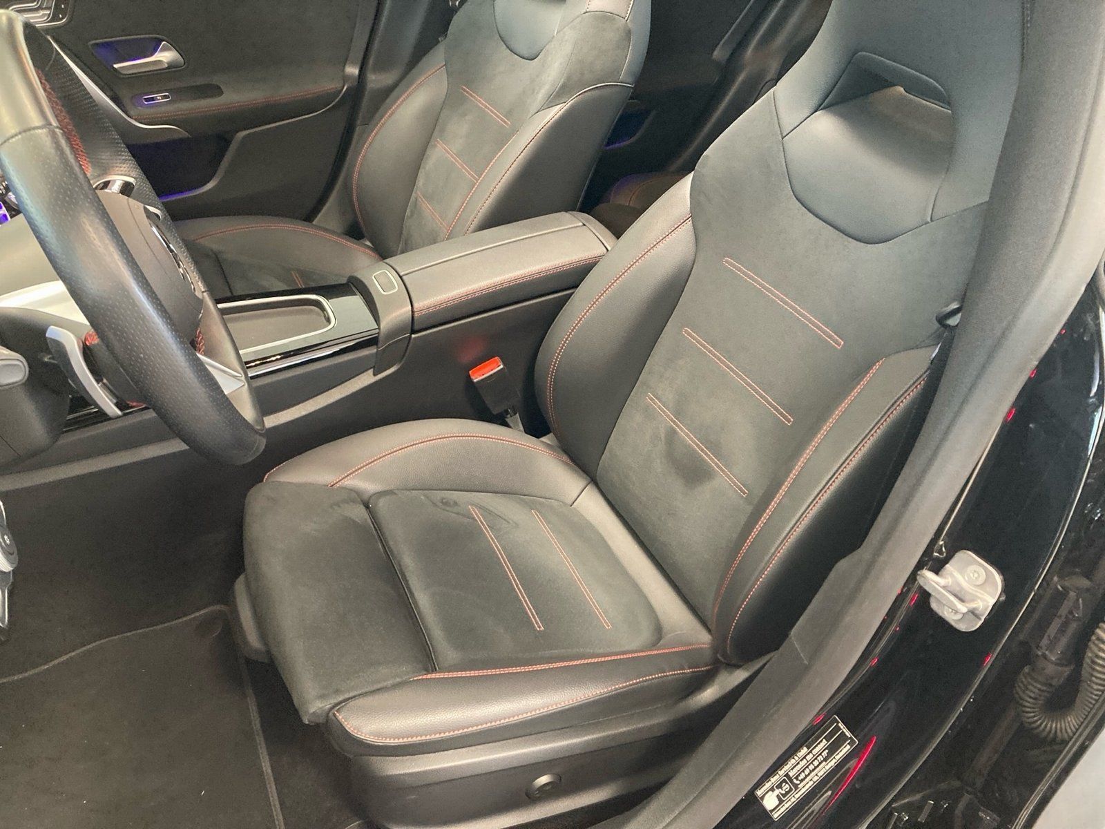 Fahrzeugabbildung Mercedes-Benz CLA 180 AMG Plus*Pano*HUD*360°*MBeam*AHK*Totwink