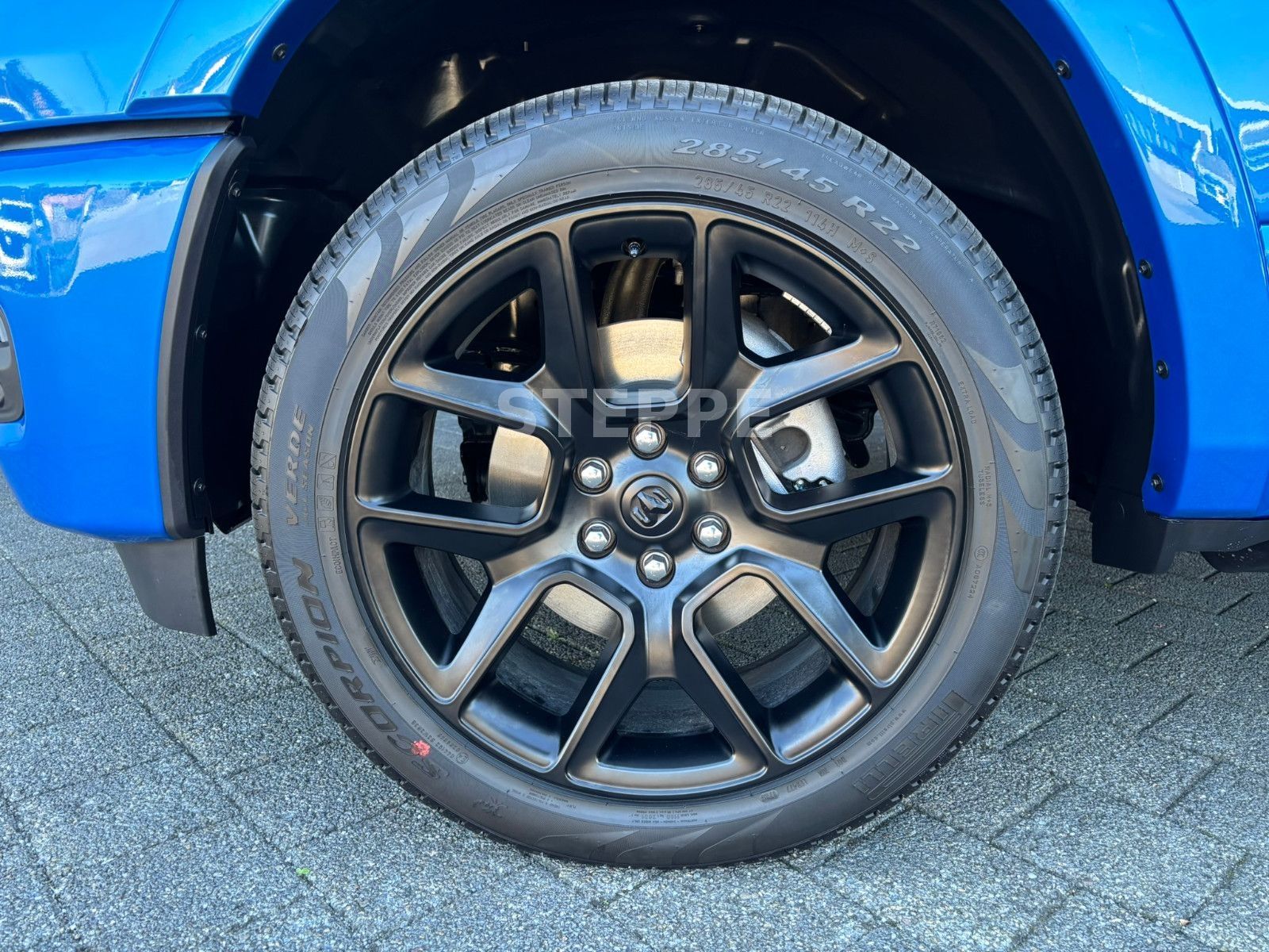 Dodge 2026 RAM 1500 5,7LV8 Night Safety Tech. AHK 22"