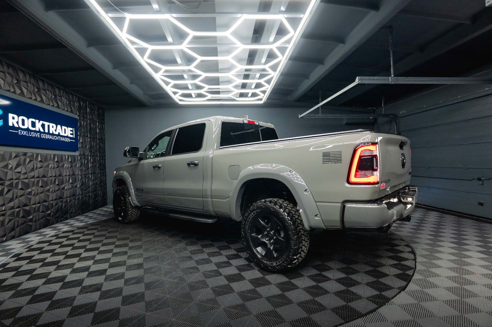 Fahrzeugabbildung Dodge RAM 5.7 V8 HEMI 4x4 Built to Serve LONG AxleLock