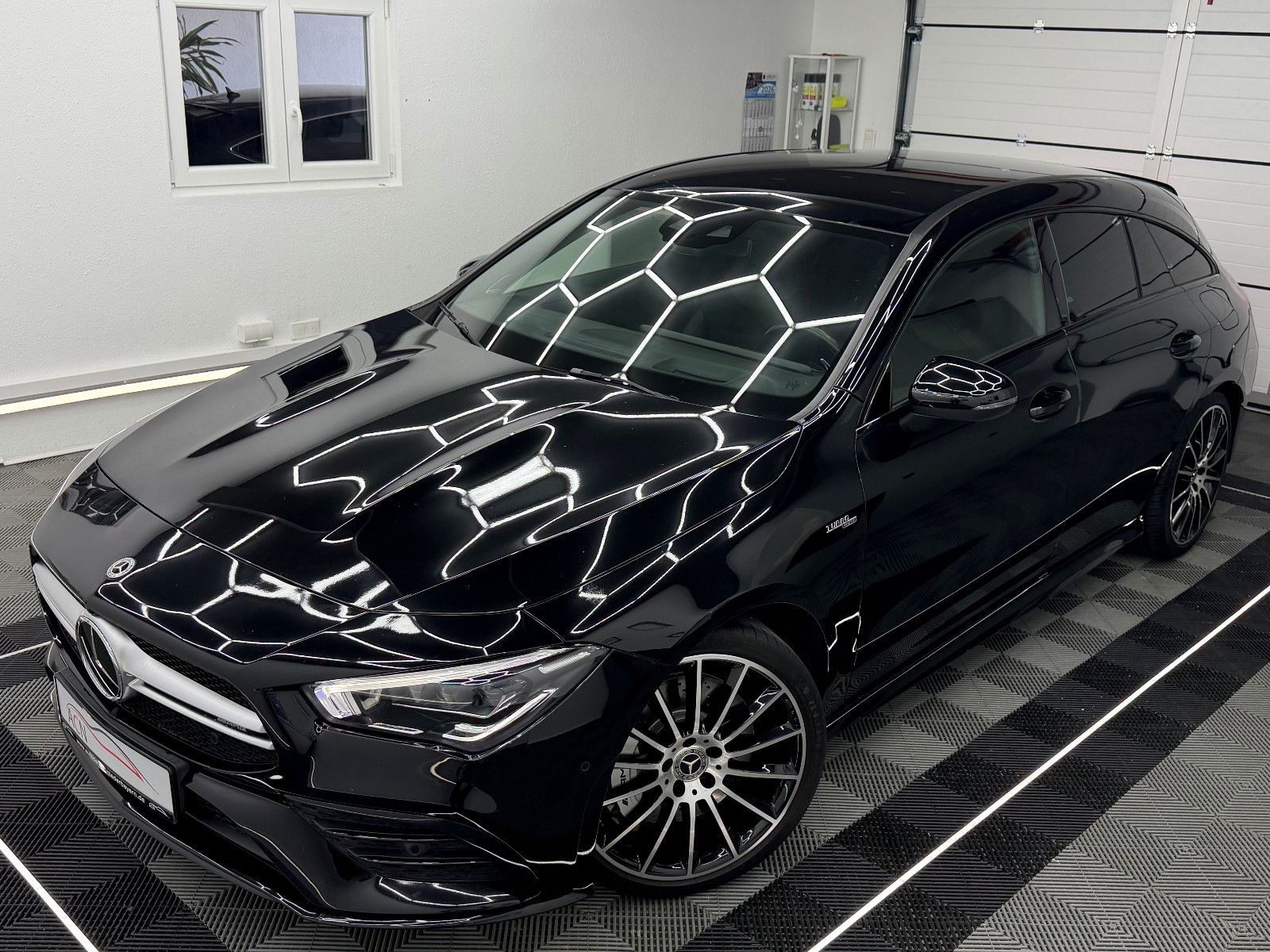 Fahrzeugabbildung Mercedes-Benz CLA 35 AMG SB 4-MATIC/BURMESTER/360*/DISTRONIC+