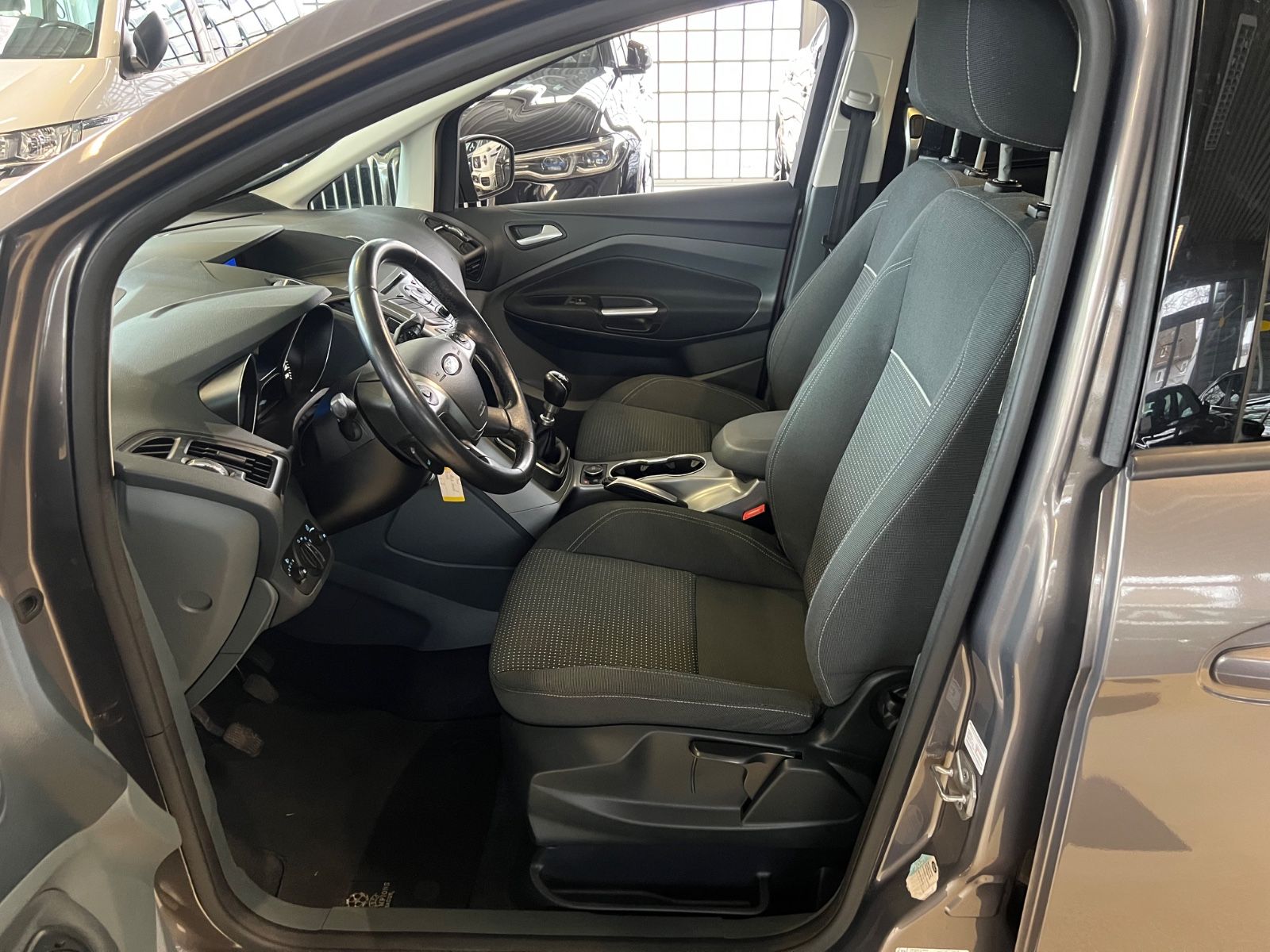 Fahrzeugabbildung Ford Grand C-MAX 1.6 Champions Edition