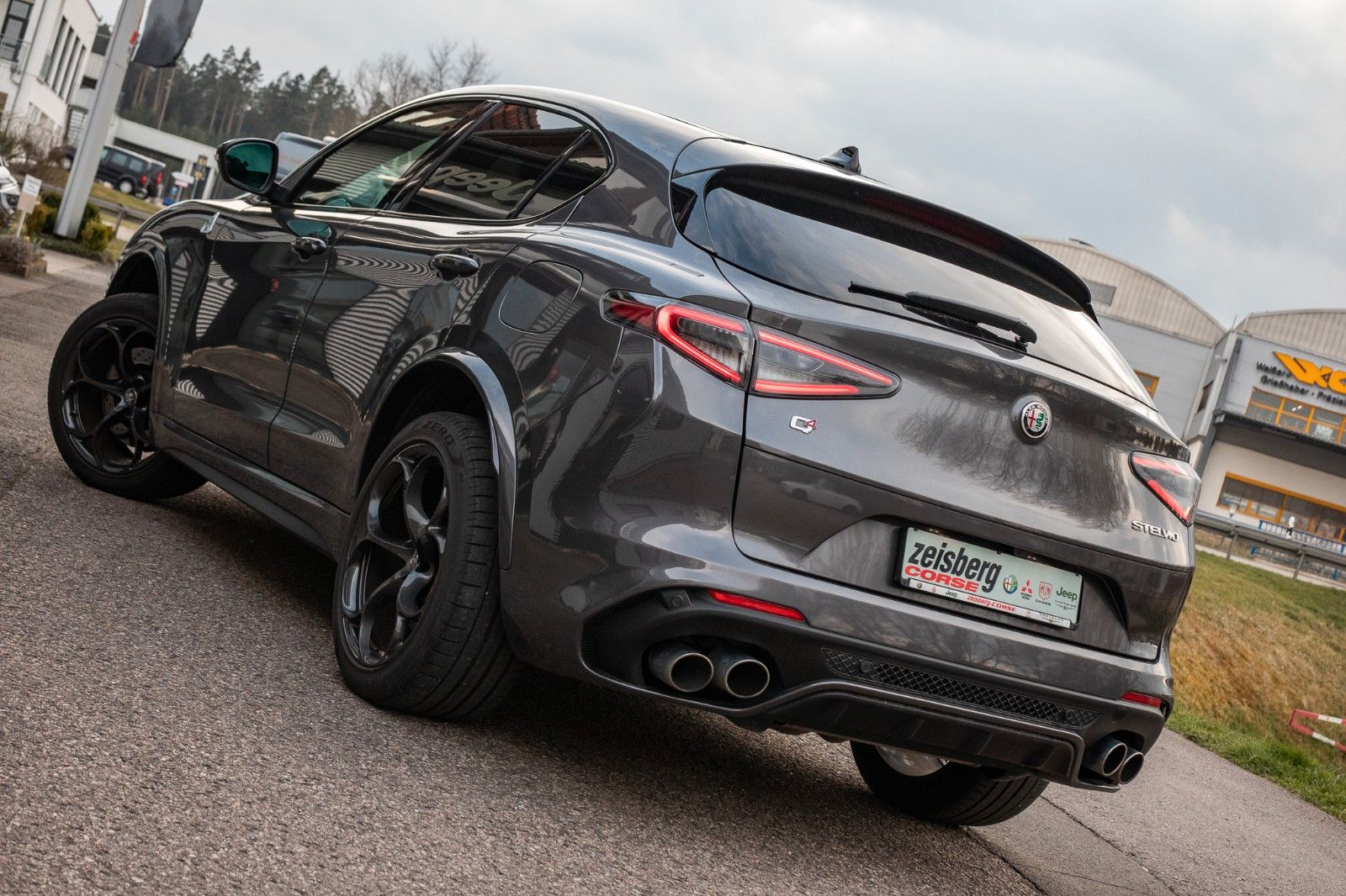 Fahrzeugabbildung Alfa Romeo Stelvio Quadrifoglio*Panorama*Leder*H&K*Kamera*