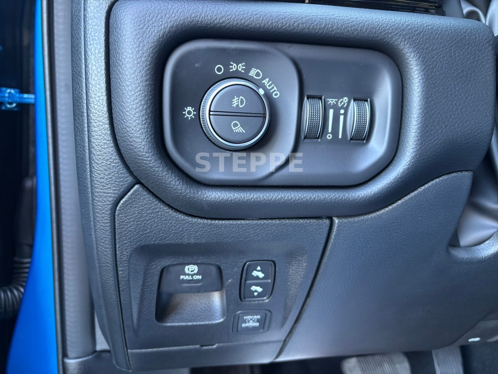 Dodge 2026 RAM 1500 5,7LV8 Night Safety Tech. AHK 22"