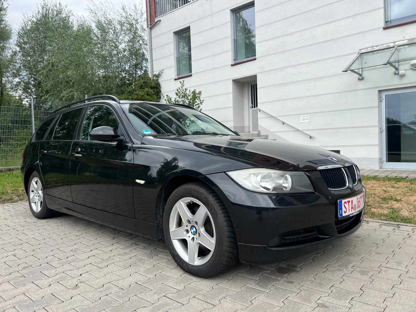 BMW 320 2006 — rear view