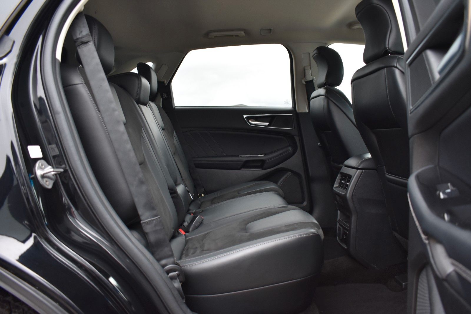 Fahrzeugabbildung Ford Edge ST-Line 4x4 Kamera Sitzbelüftung ACC