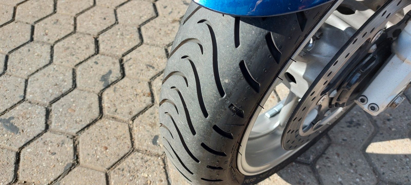 Fahrzeugabbildung Yamaha FJR 1300 A   Nur  33500 KM  inkl Top Case