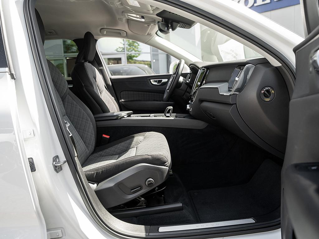Volvo XC60 B4 Momentum Pro, миниатюра 2