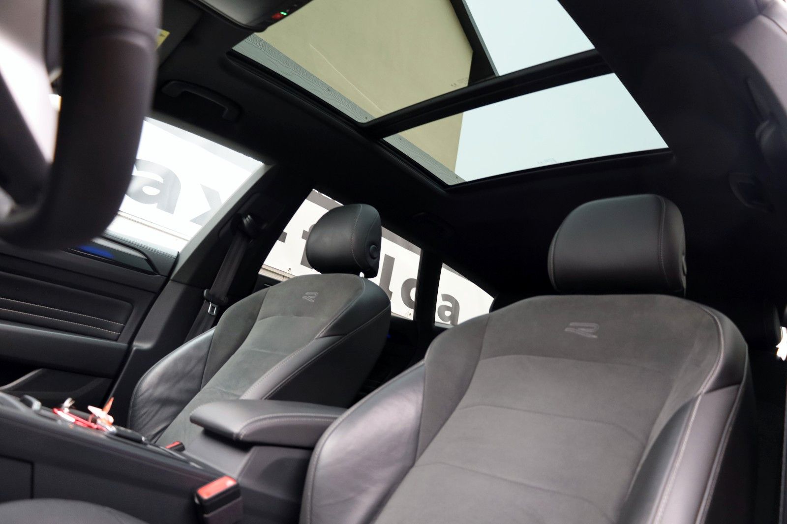 Fahrzeugabbildung Volkswagen Arteon SB R-LINE TLeder,Navi,LED,Panorama,el.AHK