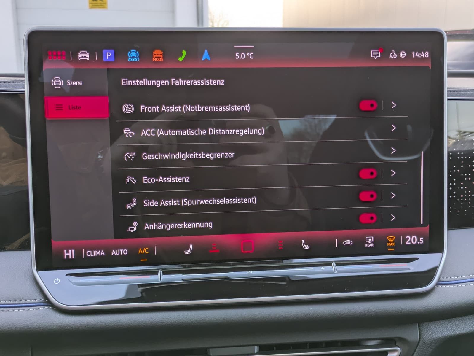 Fahrzeugabbildung Volkswagen Tiguan 2.0 TDI 4M R-Line BLACK*PAN*HK*AHK*MATRIX