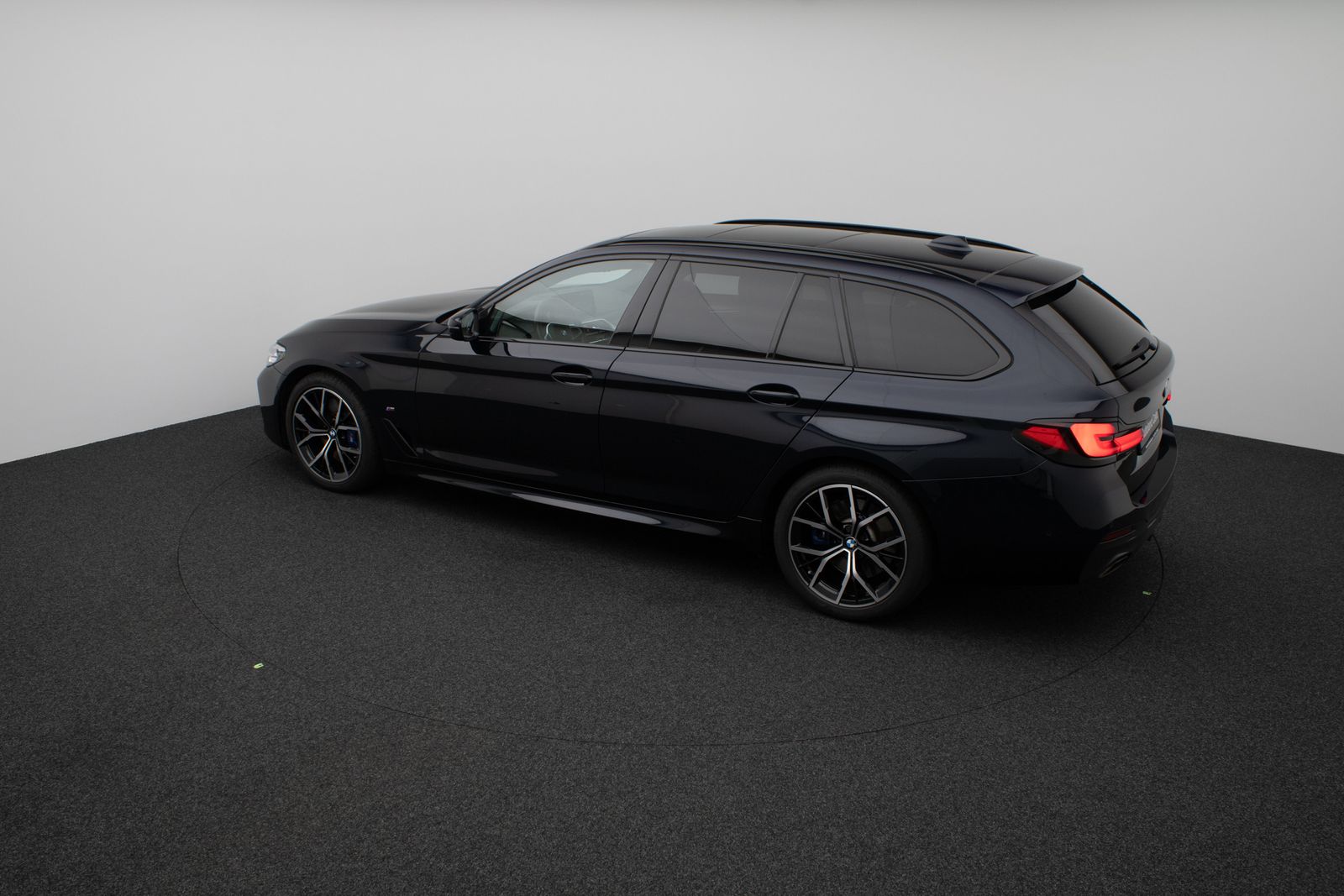 Fahrzeugabbildung BMW 540d xD M Sport Panorama DAB B&W Fernlichtassist