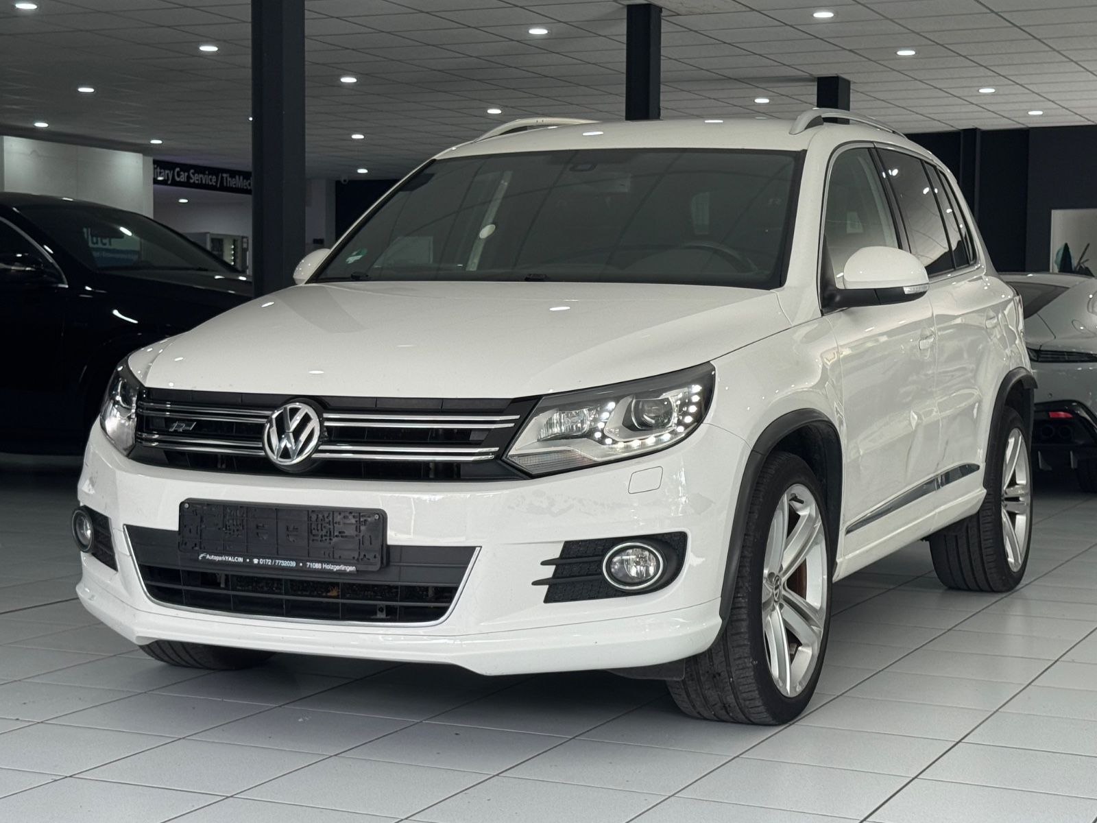 Volkswagen Tiguan - 1