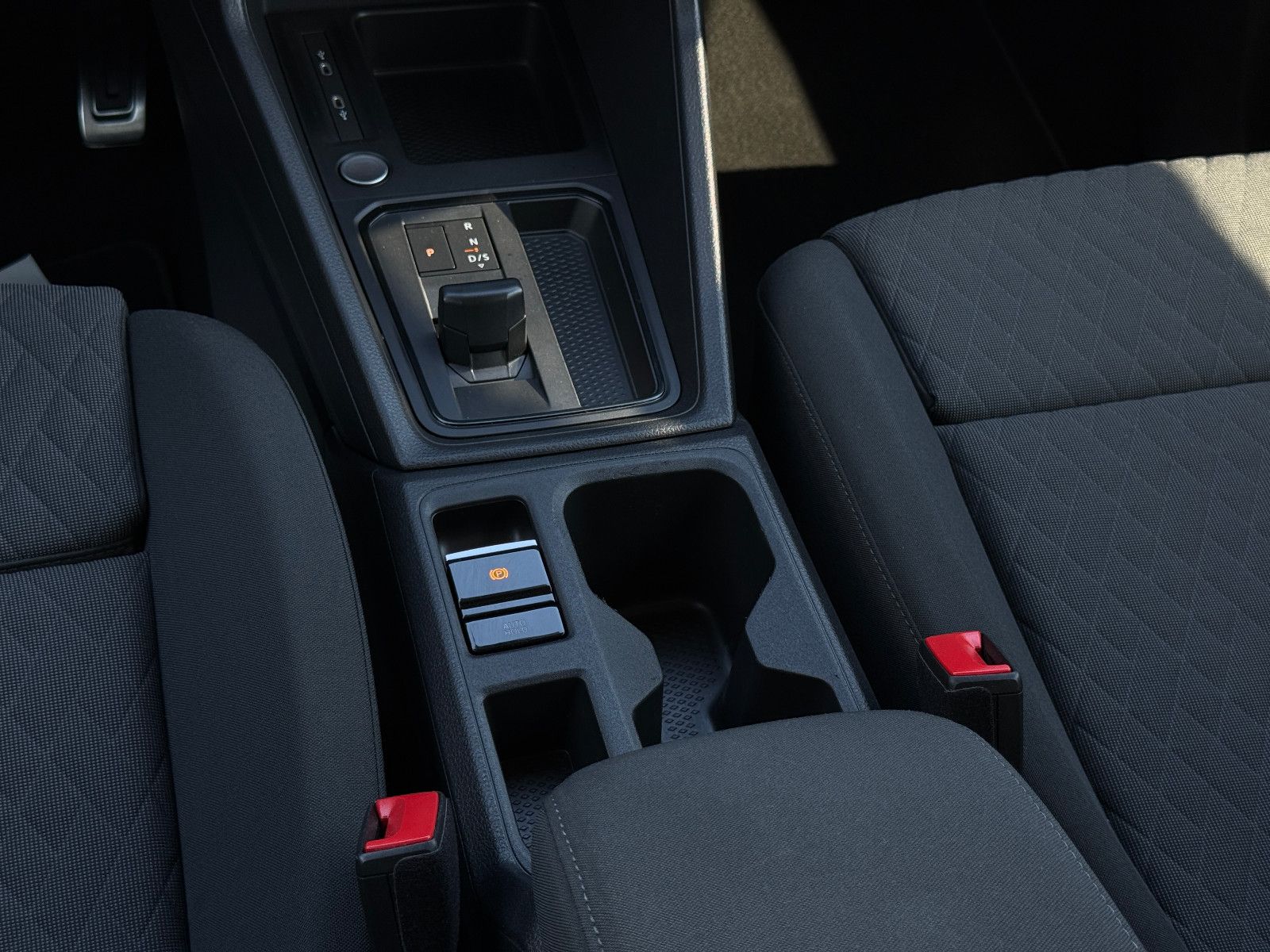 Fahrzeugabbildung Volkswagen Caddy Goal 2.0 TDI DSG ACC AHK Navi LED Sthz Kam