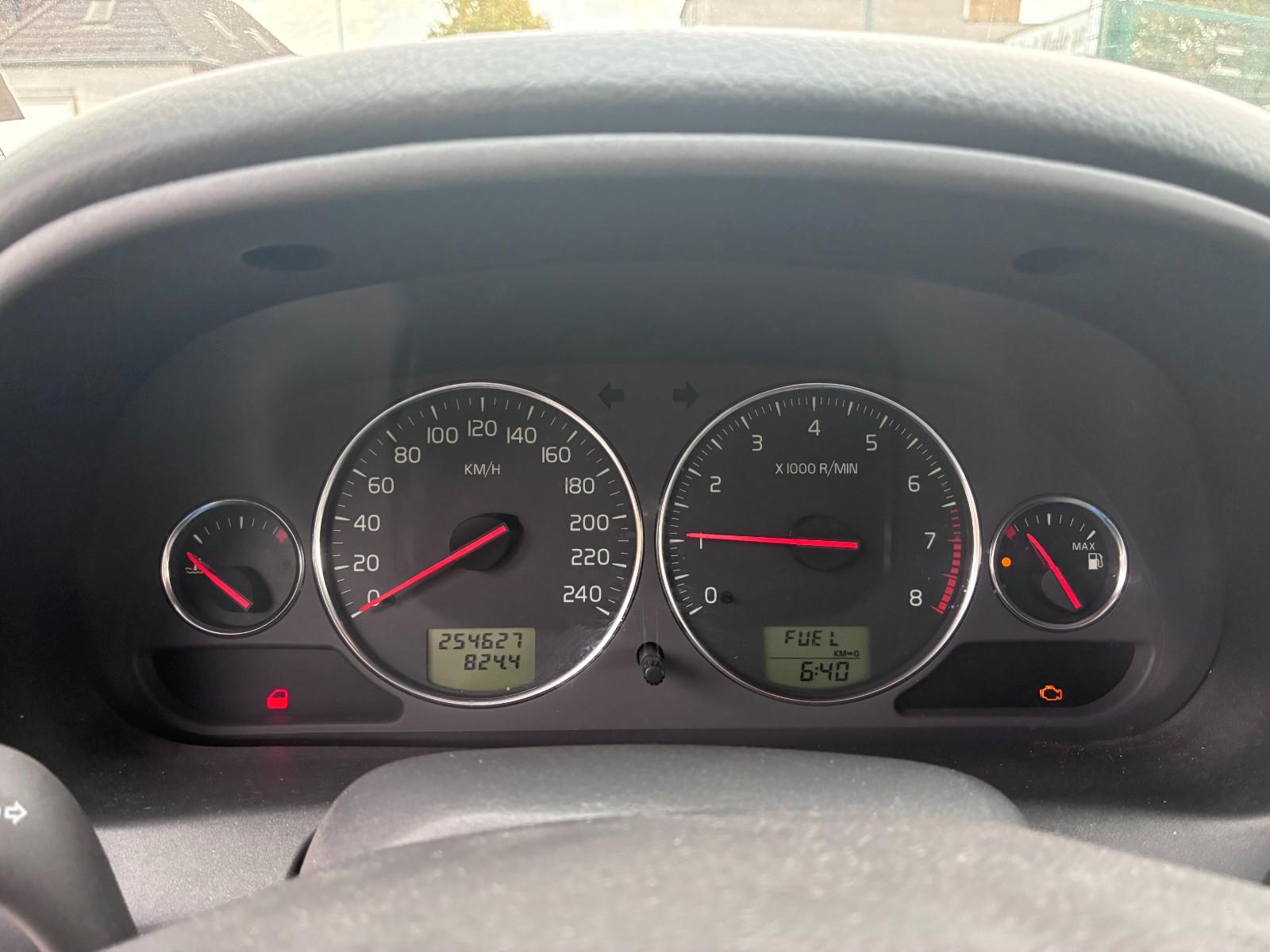 Volvo V40 2004 — photo 16