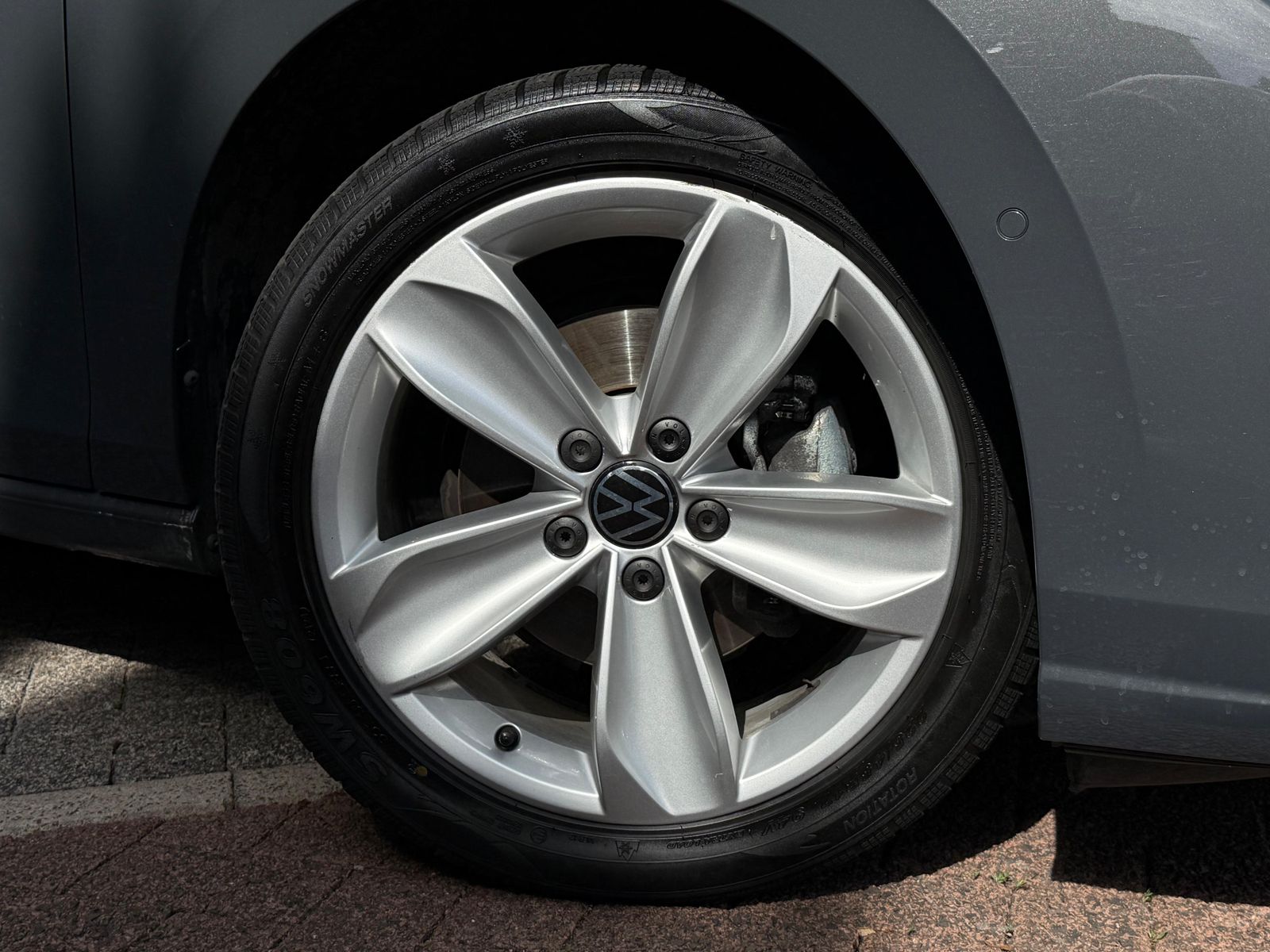 Fahrzeugabbildung Volkswagen Golf Lim. 2.0 TDI DSG Goal LED+KAM+ACC+SHZ+CARPL