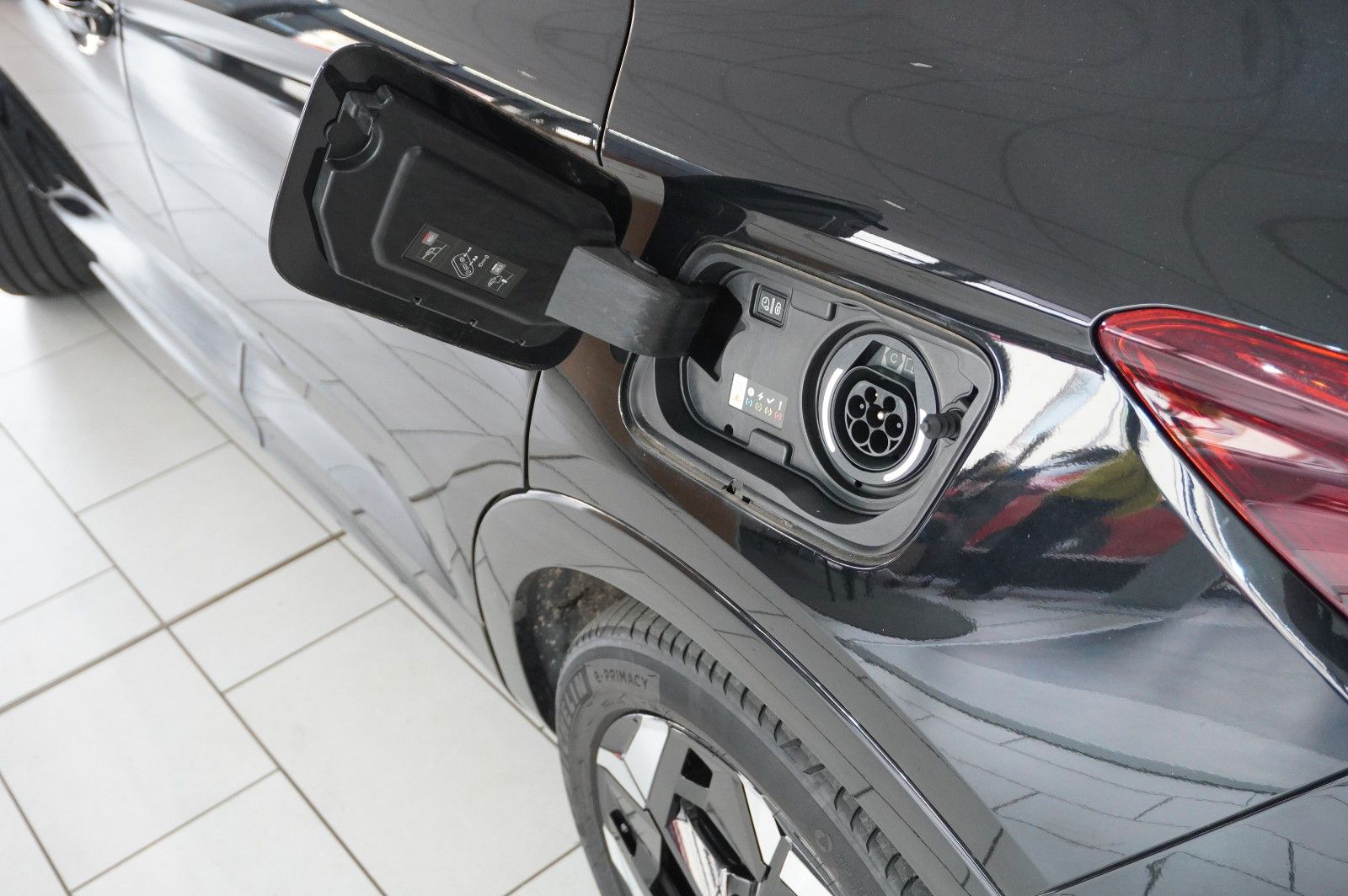 Fahrzeugabbildung Opel Grandland (X) 1.6T GSe HYBRID 4X4 NAVI/LED/SPORT