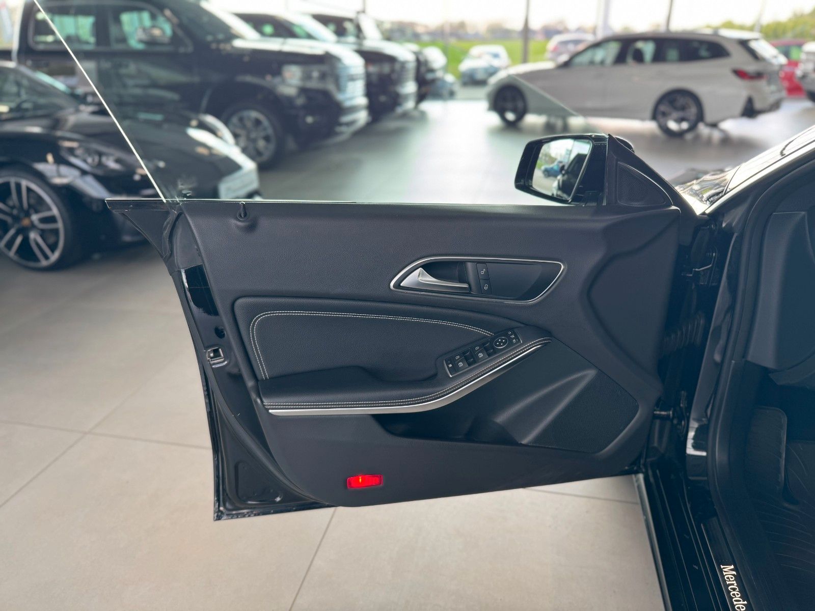 Fahrzeugabbildung Mercedes-Benz CLA 180 Shooting Brake Urban "LED + Business-P."