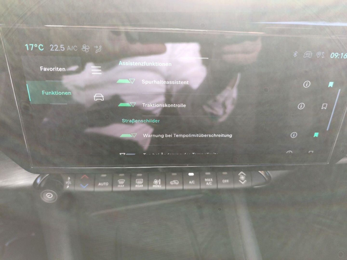 Fahrzeugabbildung Alfa Romeo Junior Elettrica SPECIALE 115kW - Technologie