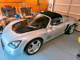 Opel Speedster 2.2 16V - Opel Speedster mit Benzin-Antrieb: Cabrio