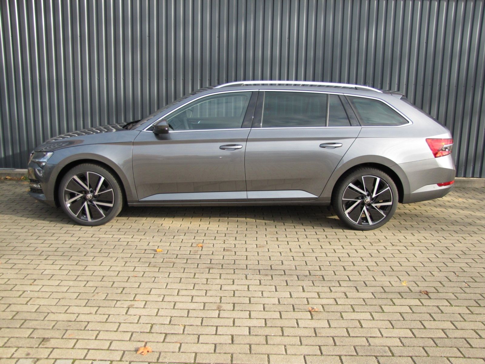 Fahrzeugabbildung SKODA Superb Combi Style 2.0l TDI 150PS DSG LED, NAVI