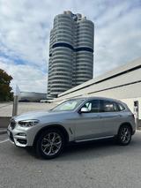 BMW X3 xDrive20i xLine AT AHK Standheizung Navi LED  - BMW X3 xLine mit Benzin-Antrieb