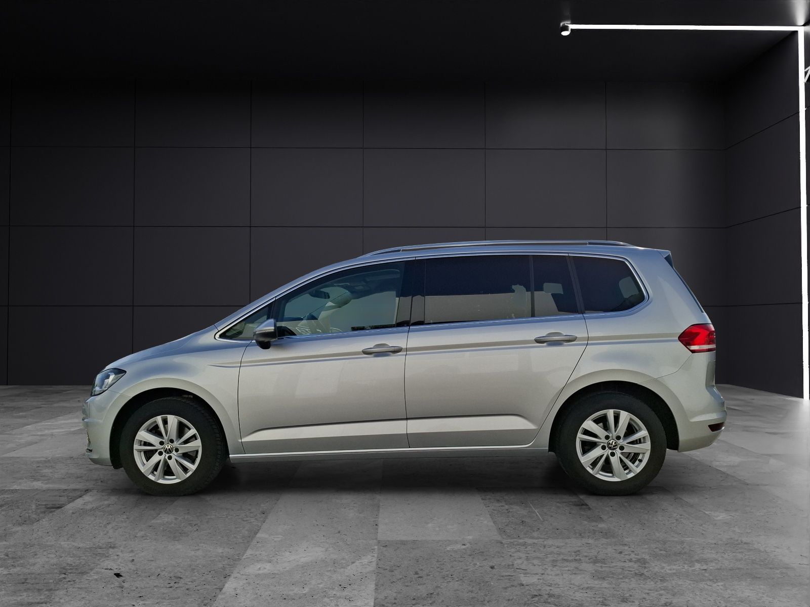 Fahrzeugabbildung Volkswagen Touran TSI Highline DSG 7-Si AHK AID ACC RFK SH