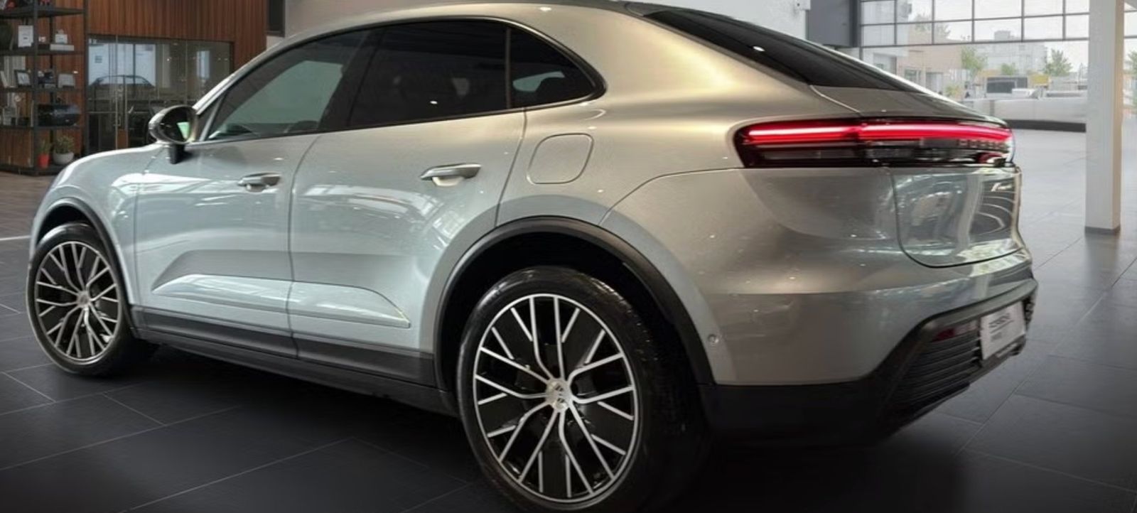 Porsche Macan Electric 4*AHK*BOSE*CHRONO* imagem 3