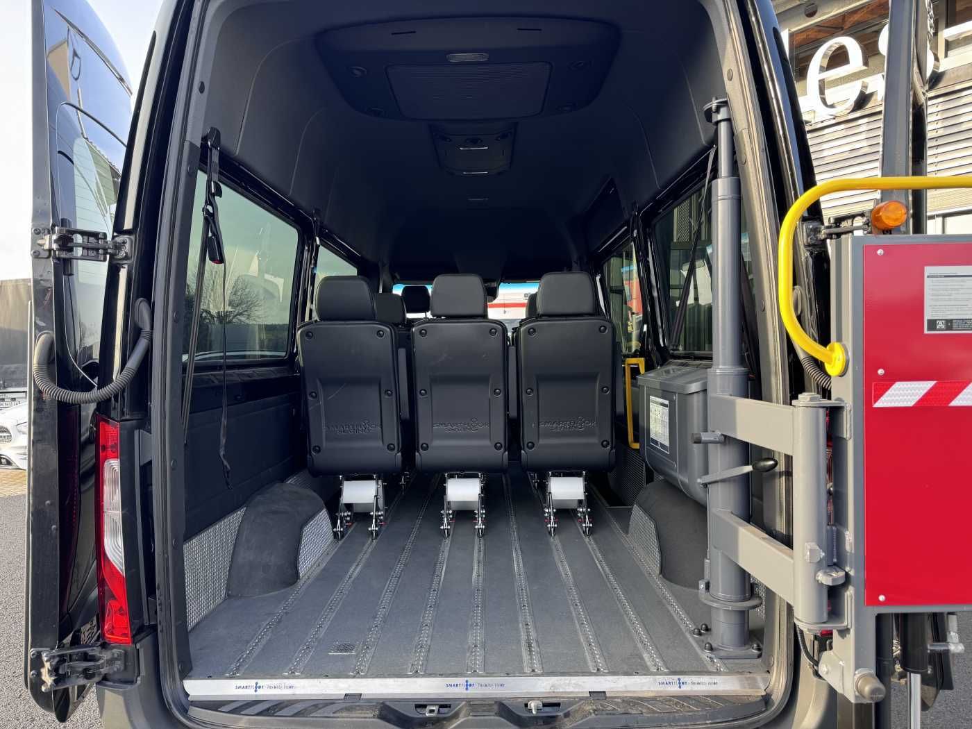 Fahrzeugabbildung Mercedes-Benz Sprinter 317 CDI Rollstuhl-/Behinderten-Lift AMF