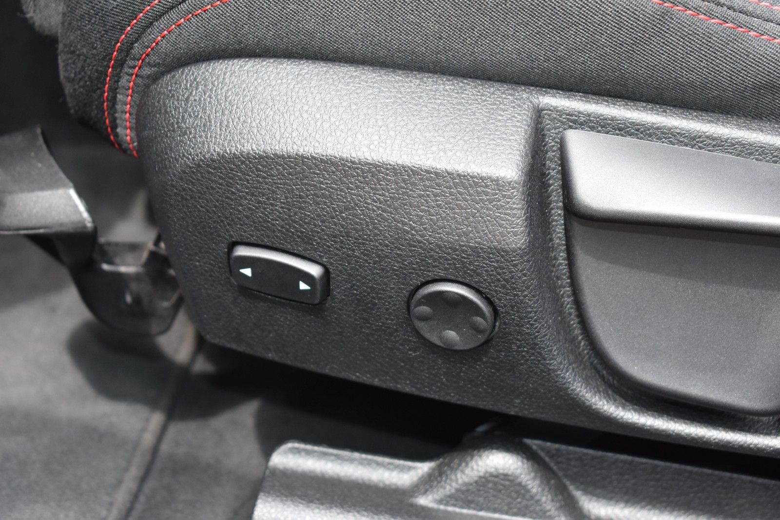 Fahrzeugabbildung BMW 320i Touring Sport Line Sportautom.AHK LED Pano