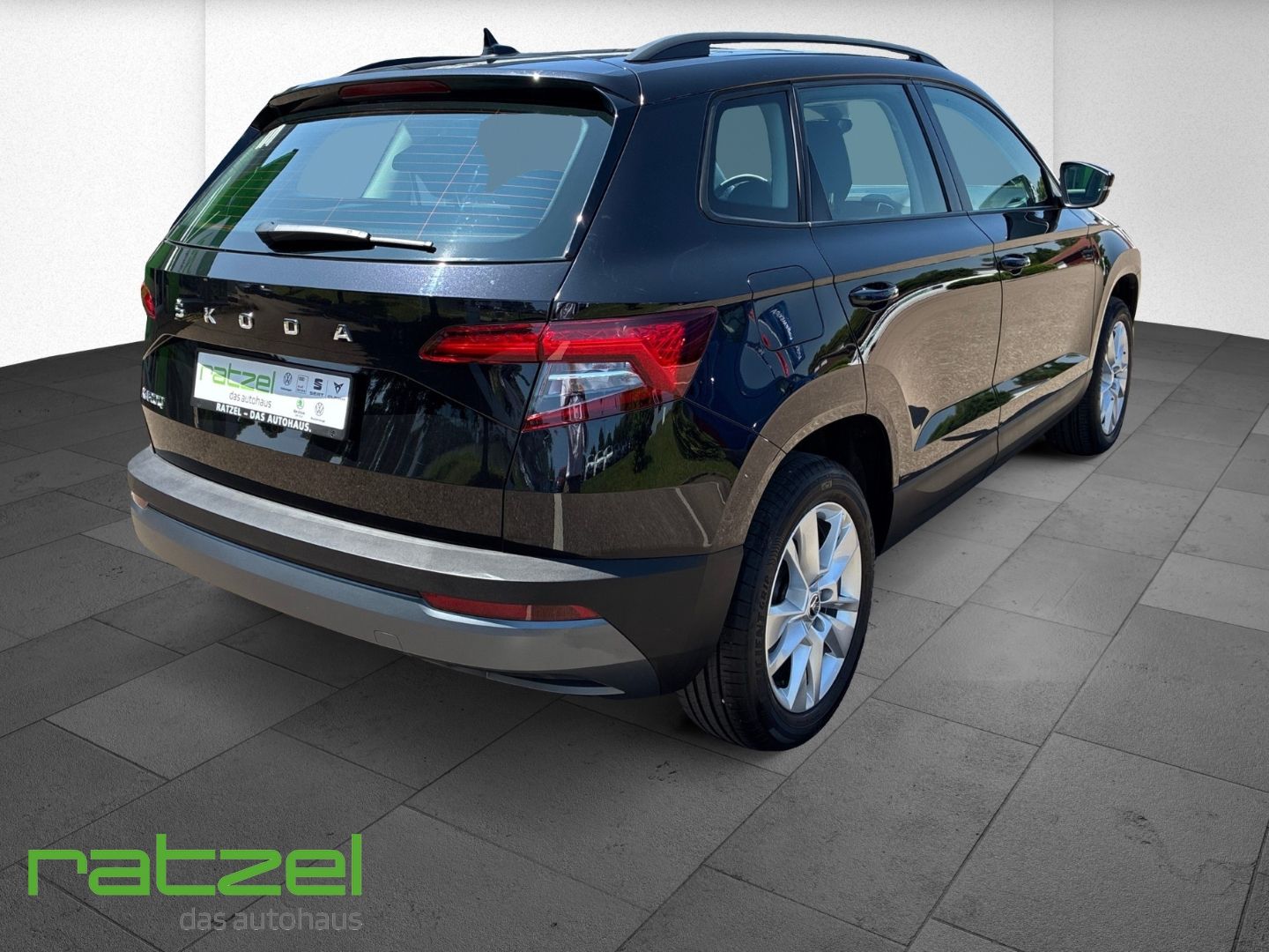 Fahrzeugabbildung SKODA Karoq Ambition TSI LED DAB SHZ Spurwechselassist