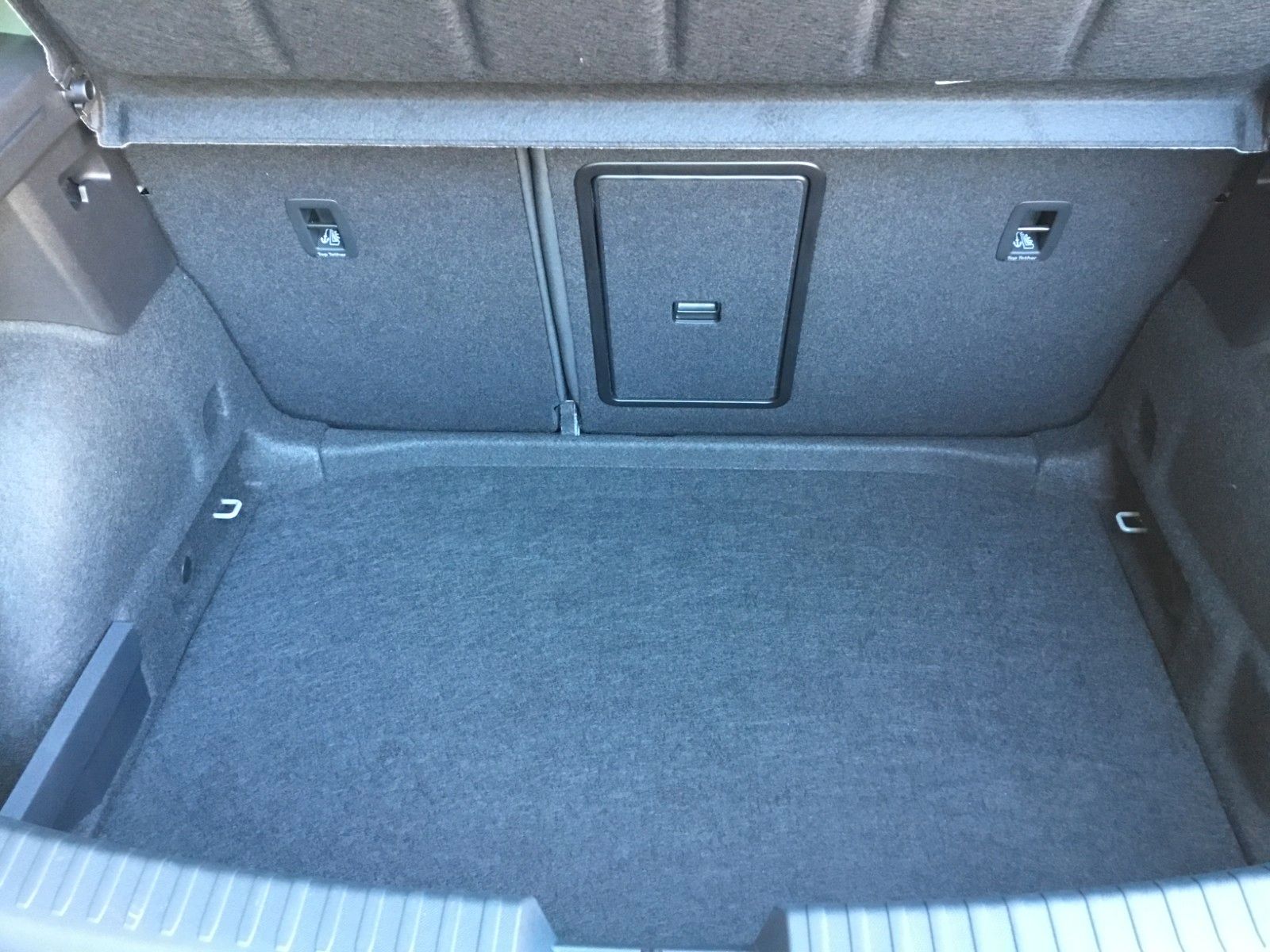 Fahrzeugabbildung SEAT Leon 1.5 eTSI FR DSG+18"+LED+ACC+Kamera+Sitzheiz