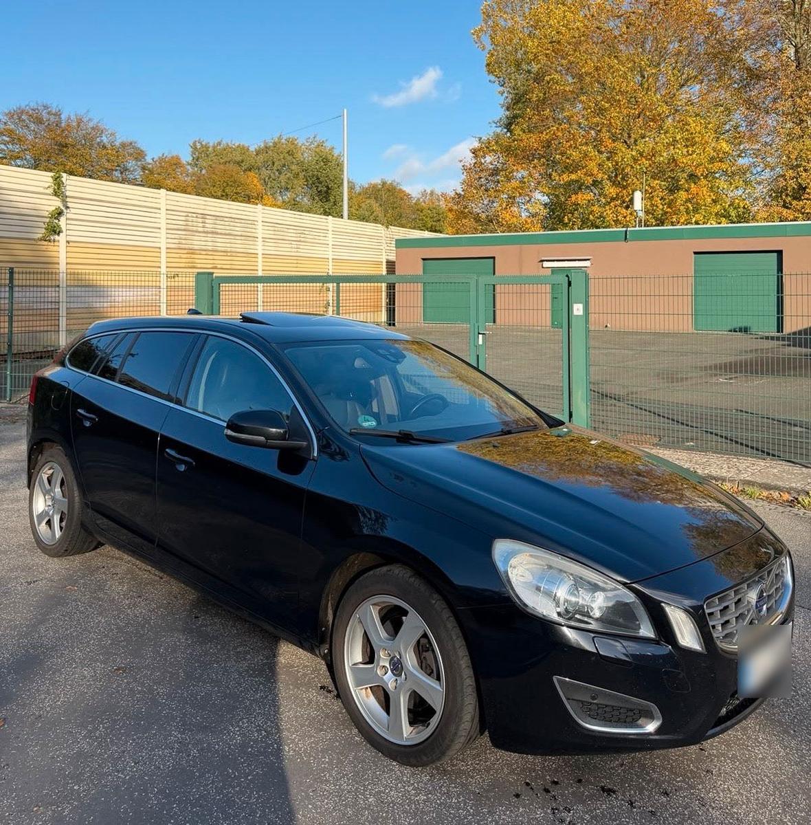 Volvo V60 2011 — rear view